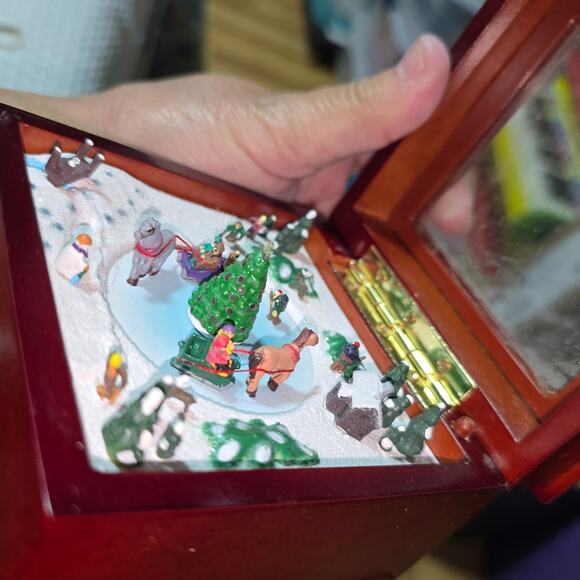 MR CHRISTMAS MUSIC POND SLEIGH SPINING MUSIC BOX - Picture 4 of 4